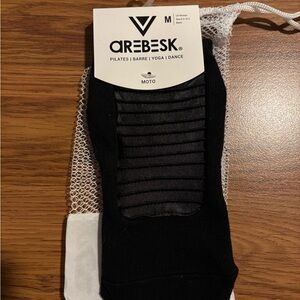 Arebesk Moto Women’s No-Show Grip Socks in Black - Medium